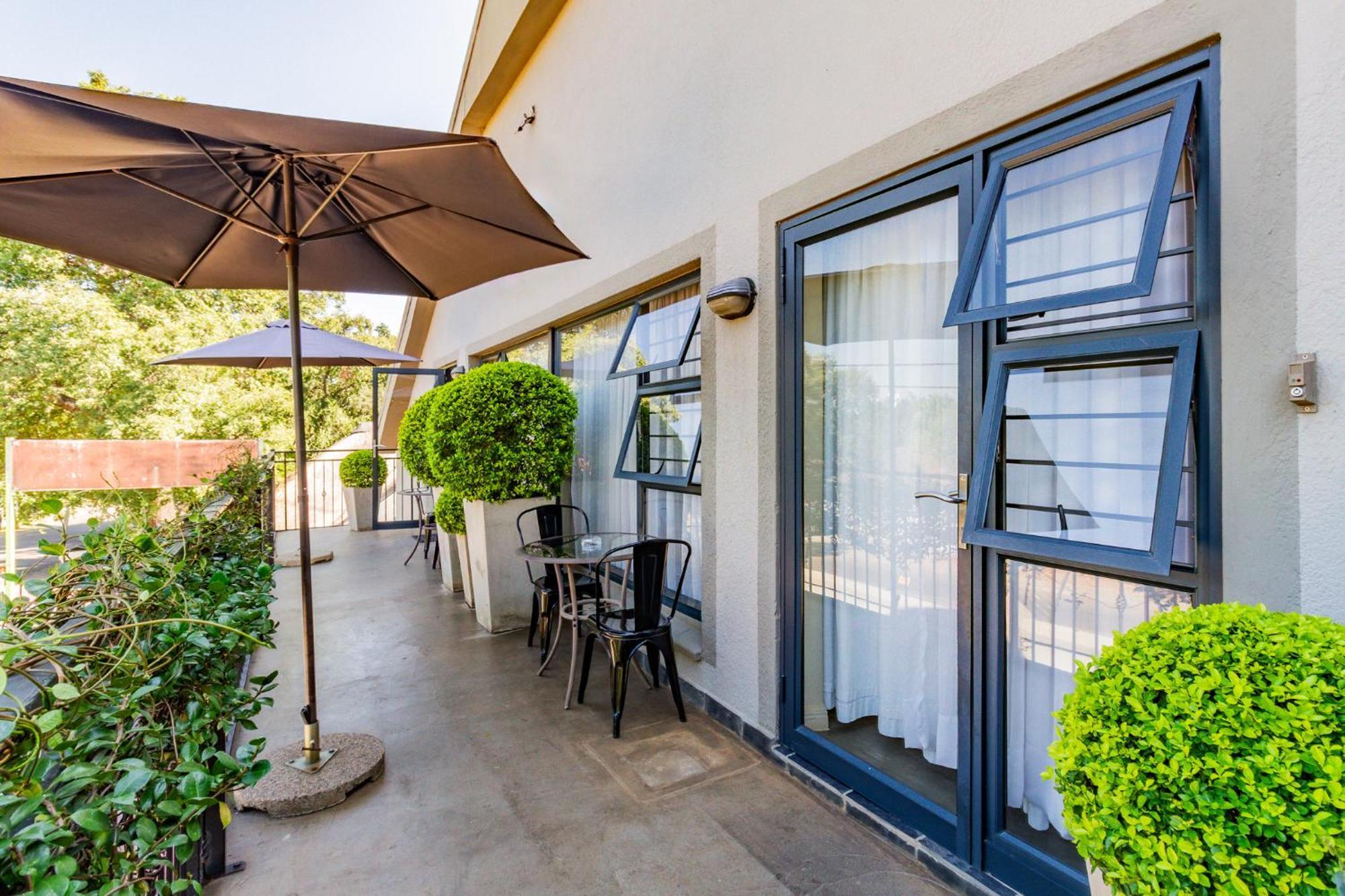 Pumleni Guesthouse Hartbeespoort Exterior foto