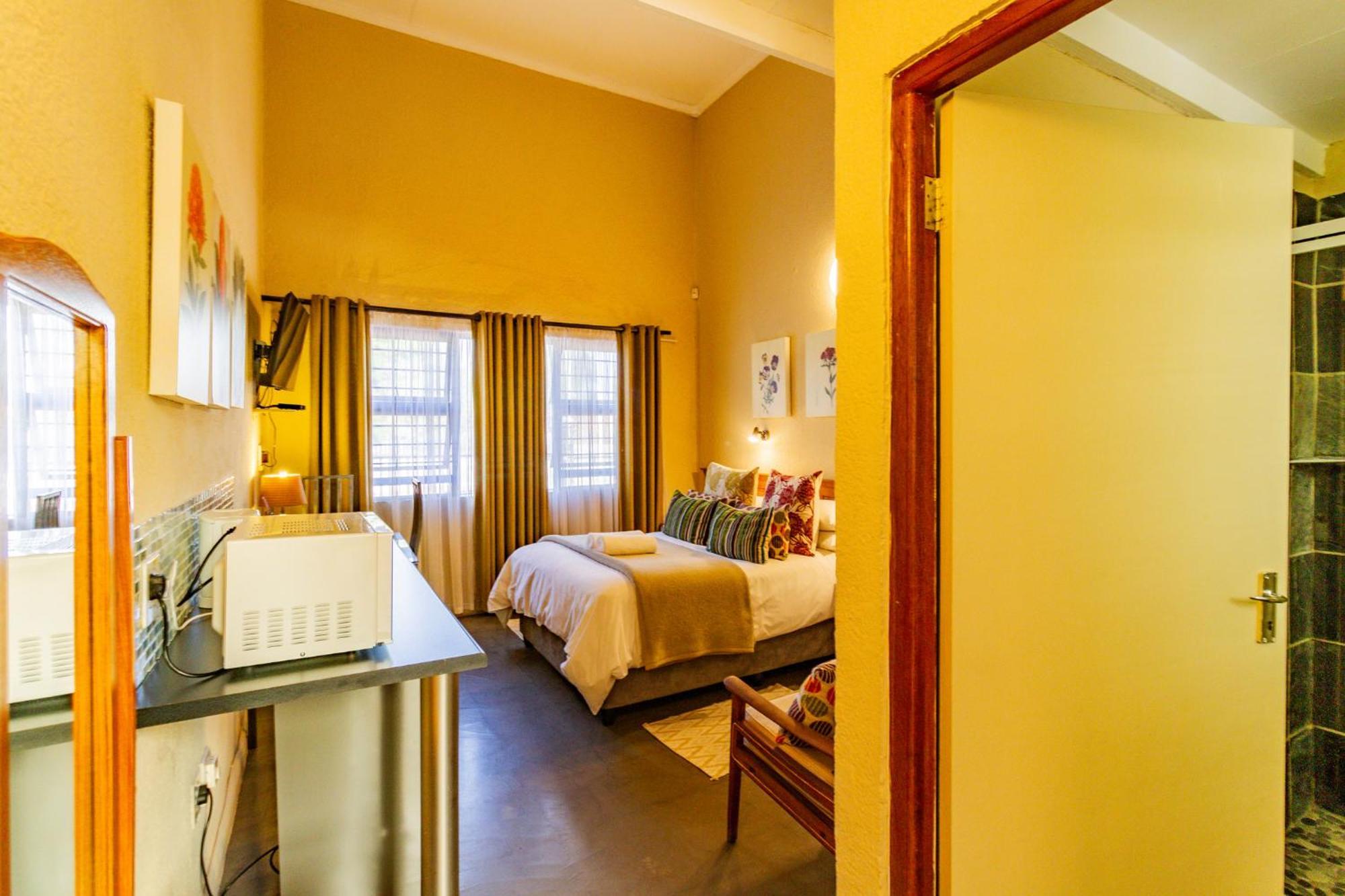 Pumleni Guesthouse Hartbeespoort Exterior foto