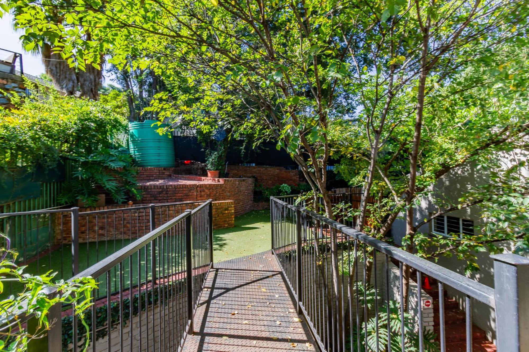 Pumleni Guesthouse Hartbeespoort Exterior foto