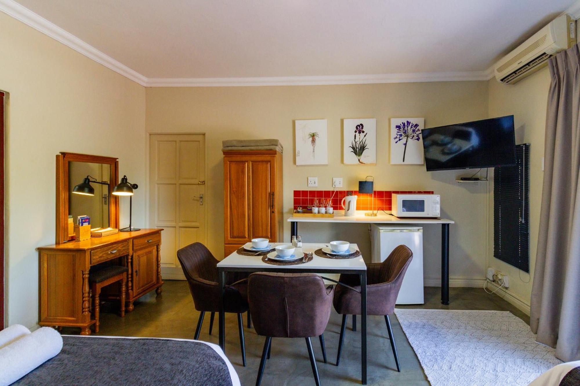 Pumleni Guesthouse Hartbeespoort Exterior foto