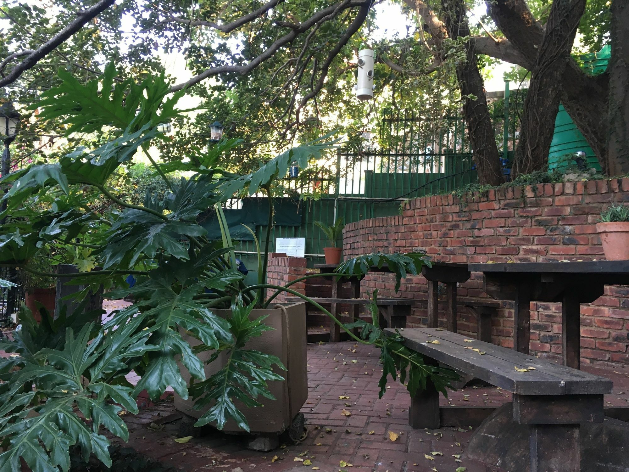 Pumleni Guesthouse Hartbeespoort Exterior foto